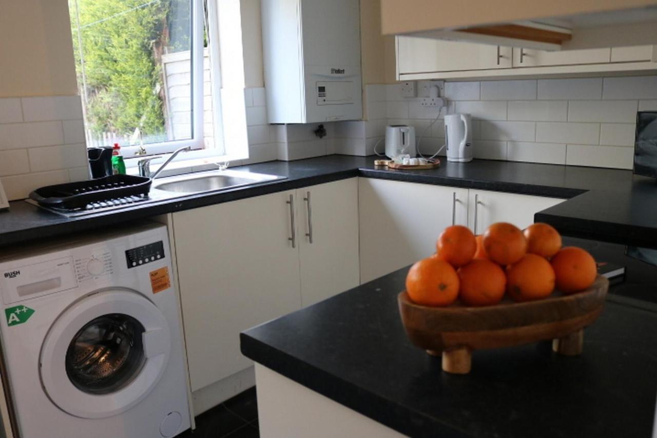 Villa Charming 2 Bed House - Family Friendly à Nottingham Extérieur photo